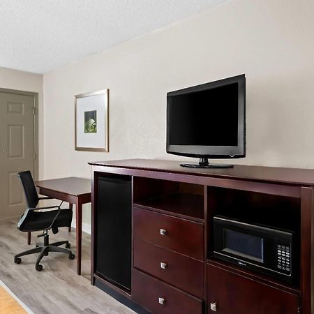 Days Inn By Wyndham Petersburg/South Fort Lee Екстер'єр фото