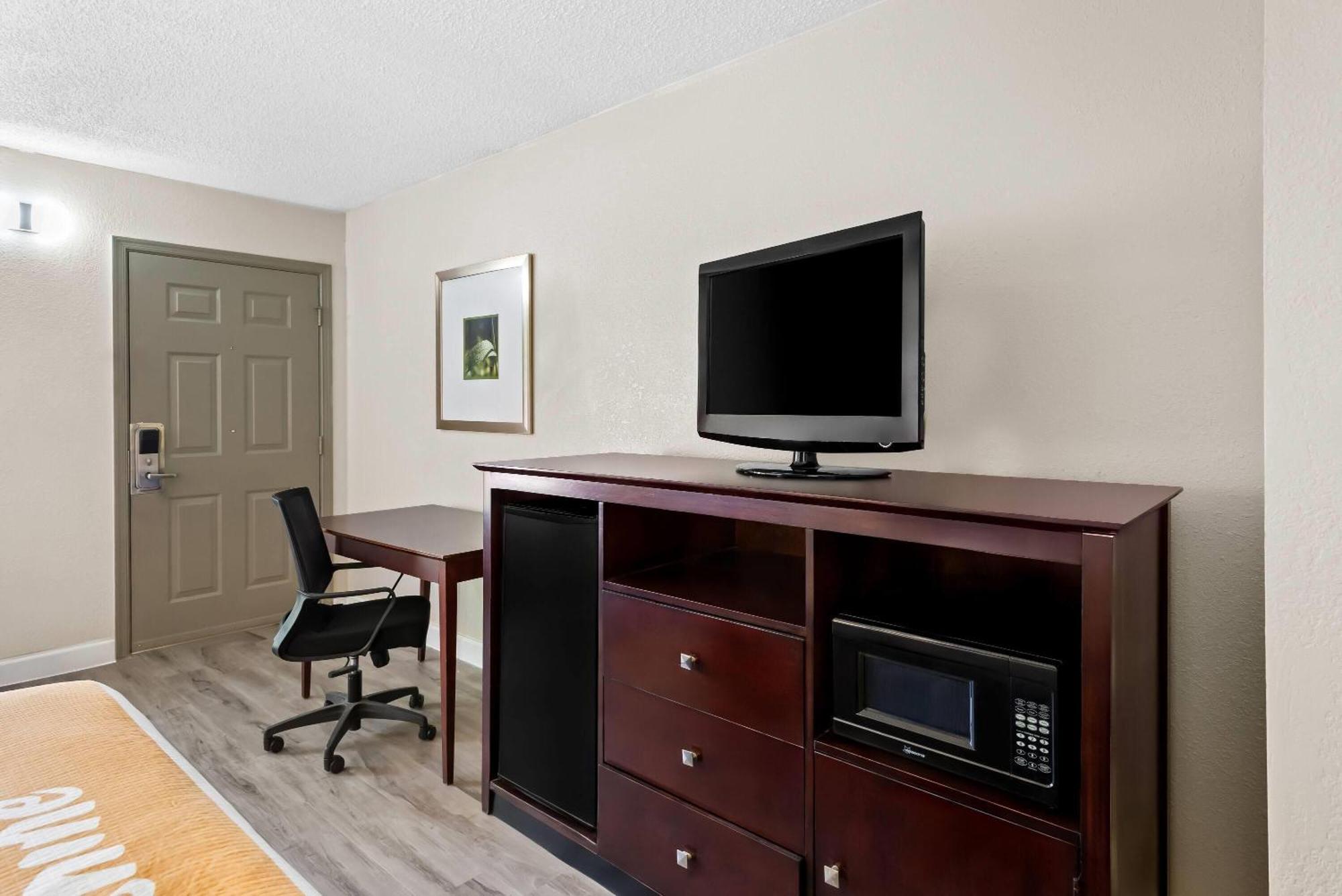 Days Inn By Wyndham Petersburg/South Fort Lee Екстер'єр фото