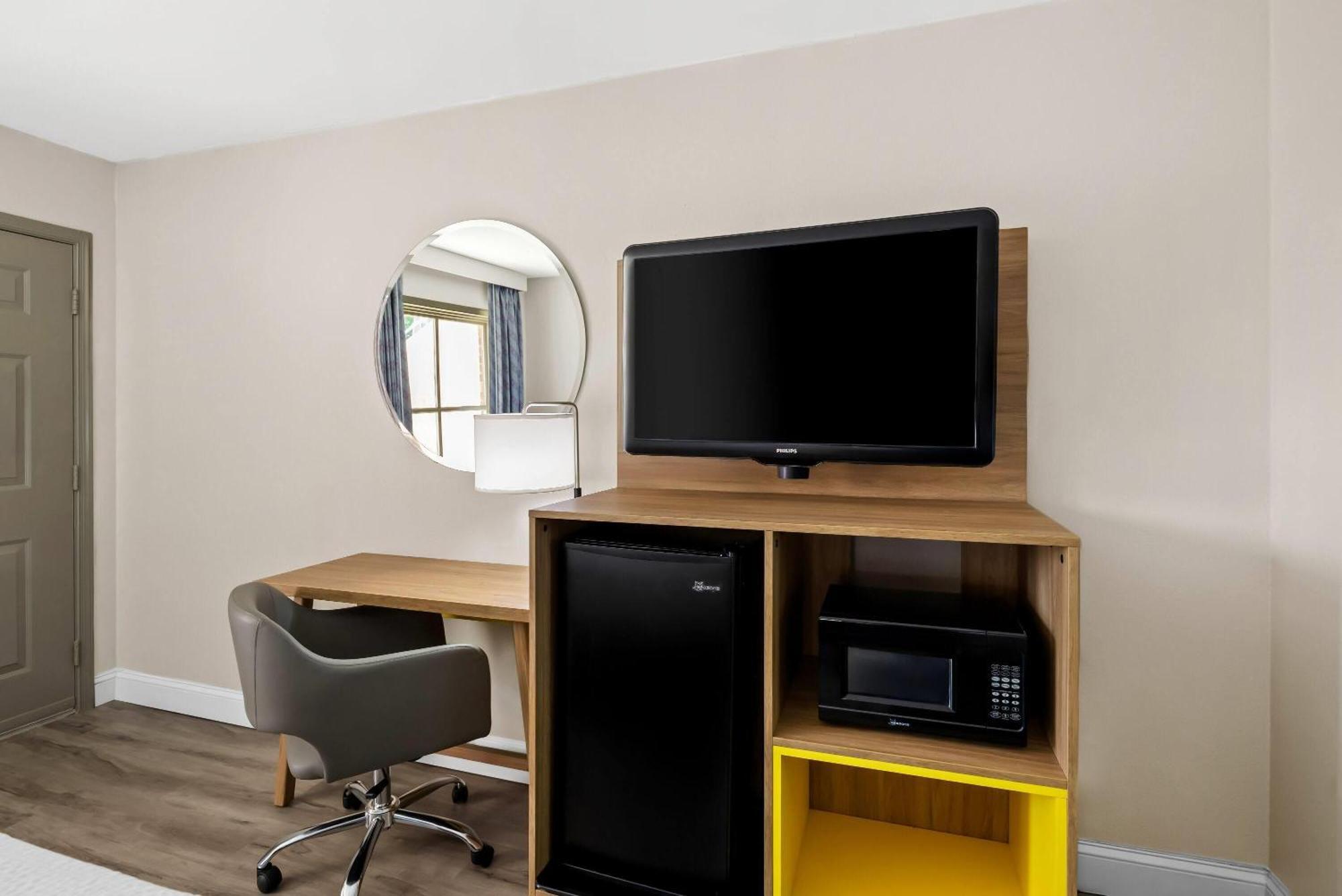 Days Inn By Wyndham Petersburg/South Fort Lee Екстер'єр фото
