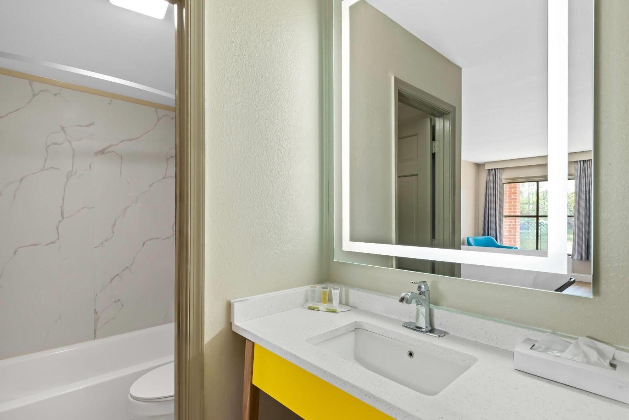 Days Inn By Wyndham Petersburg/South Fort Lee Екстер'єр фото