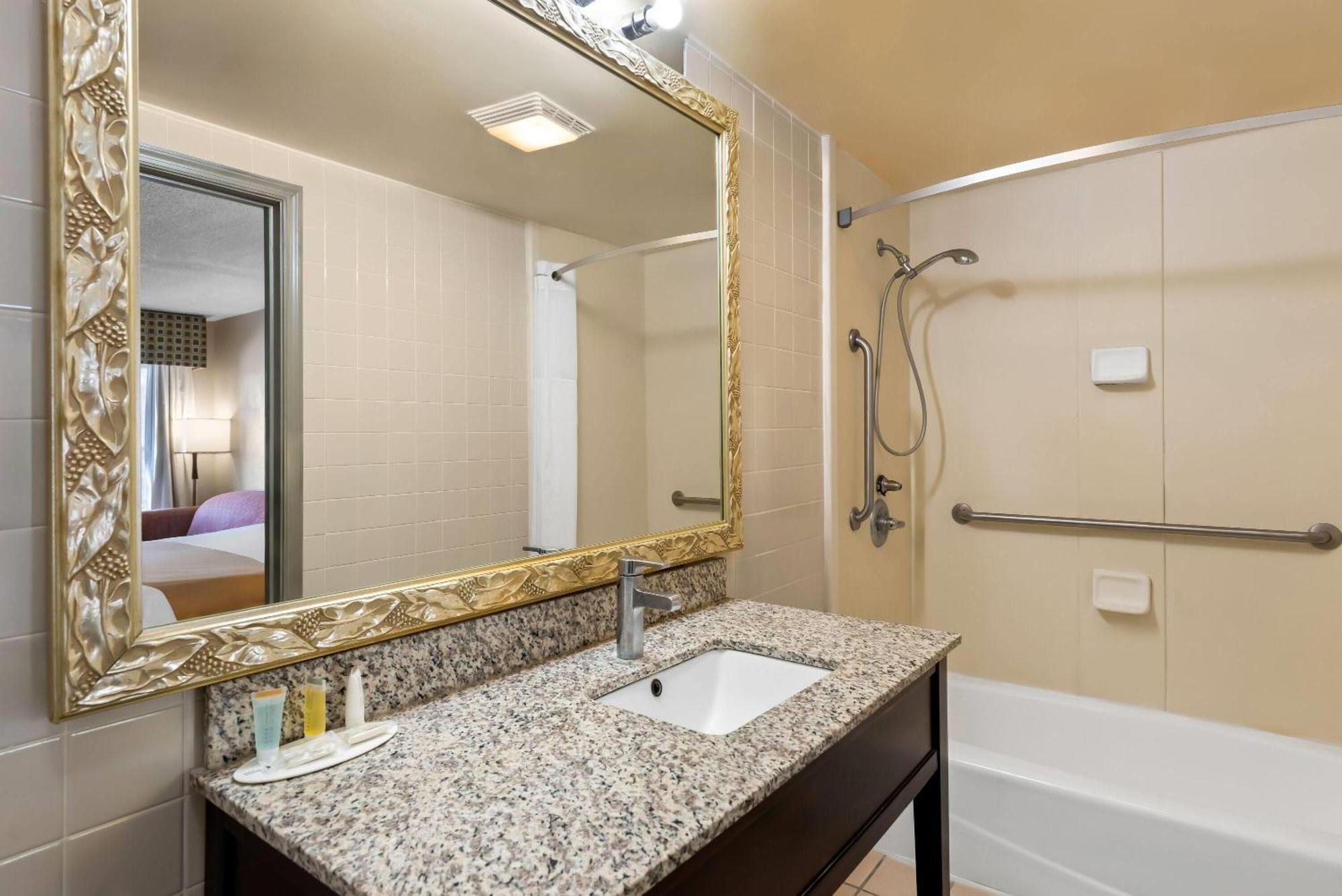 Days Inn By Wyndham Petersburg/South Fort Lee Екстер'єр фото