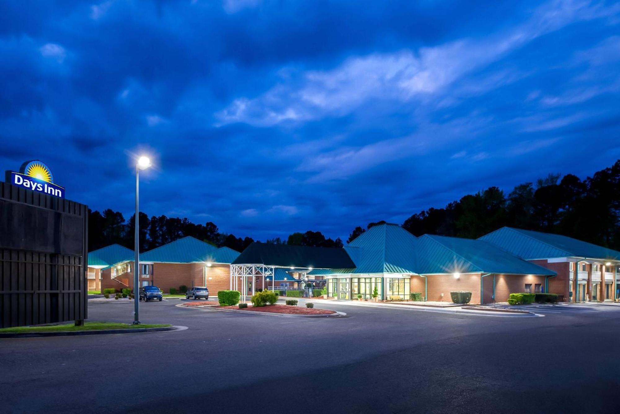 Days Inn By Wyndham Petersburg/South Fort Lee Екстер'єр фото