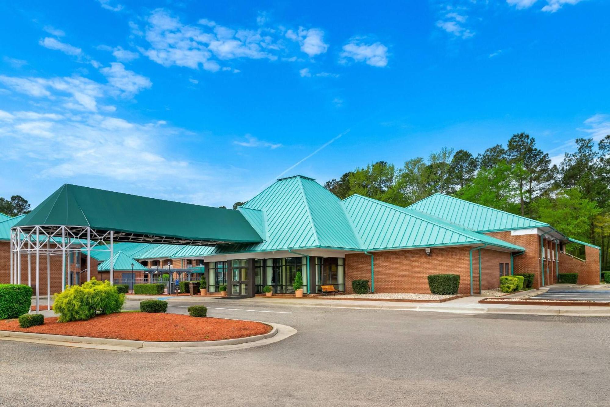 Days Inn By Wyndham Petersburg/South Fort Lee Екстер'єр фото