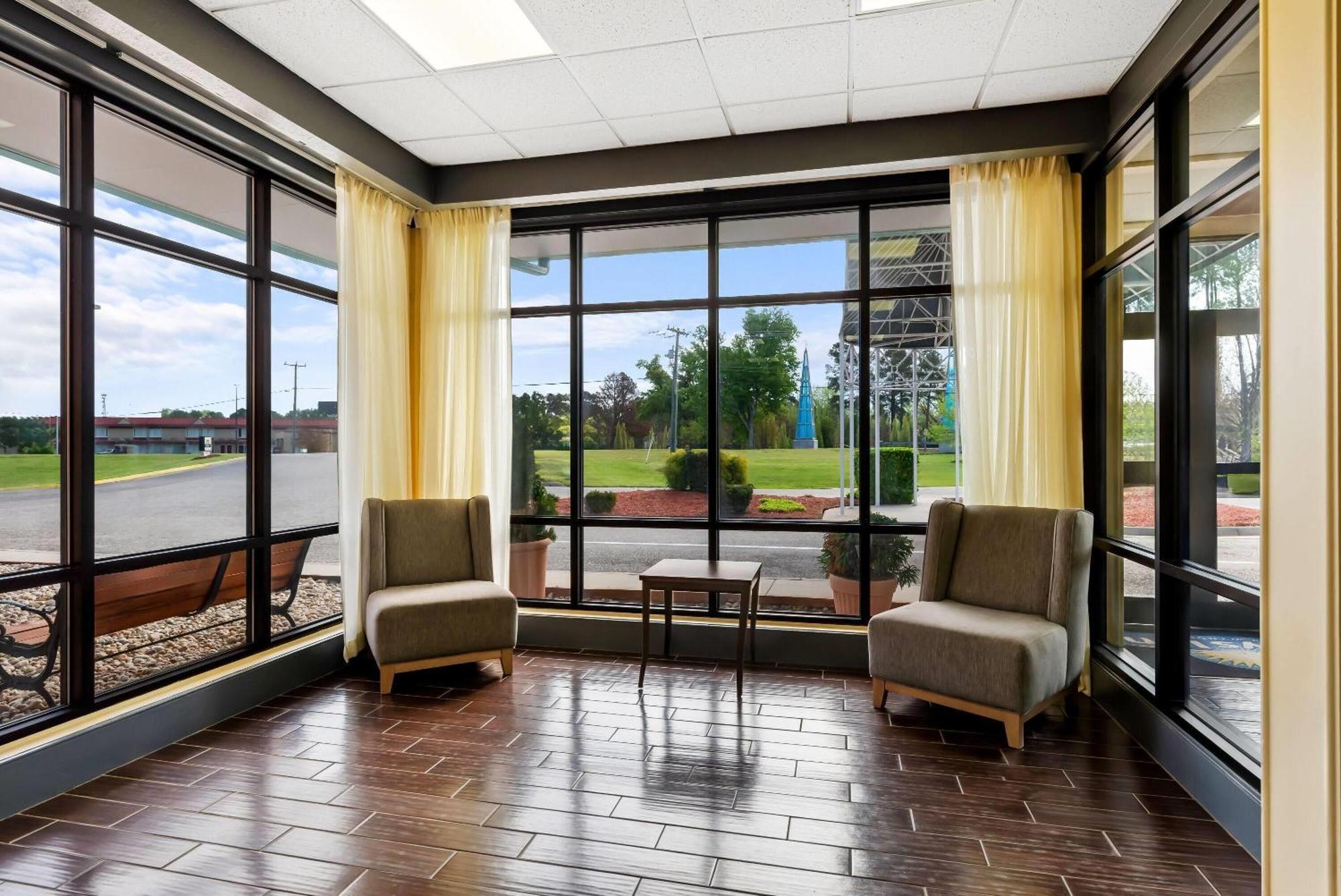 Days Inn By Wyndham Petersburg/South Fort Lee Екстер'єр фото