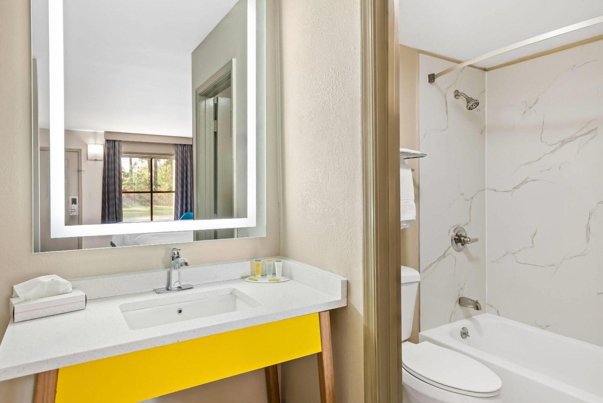 Days Inn By Wyndham Petersburg/South Fort Lee Екстер'єр фото