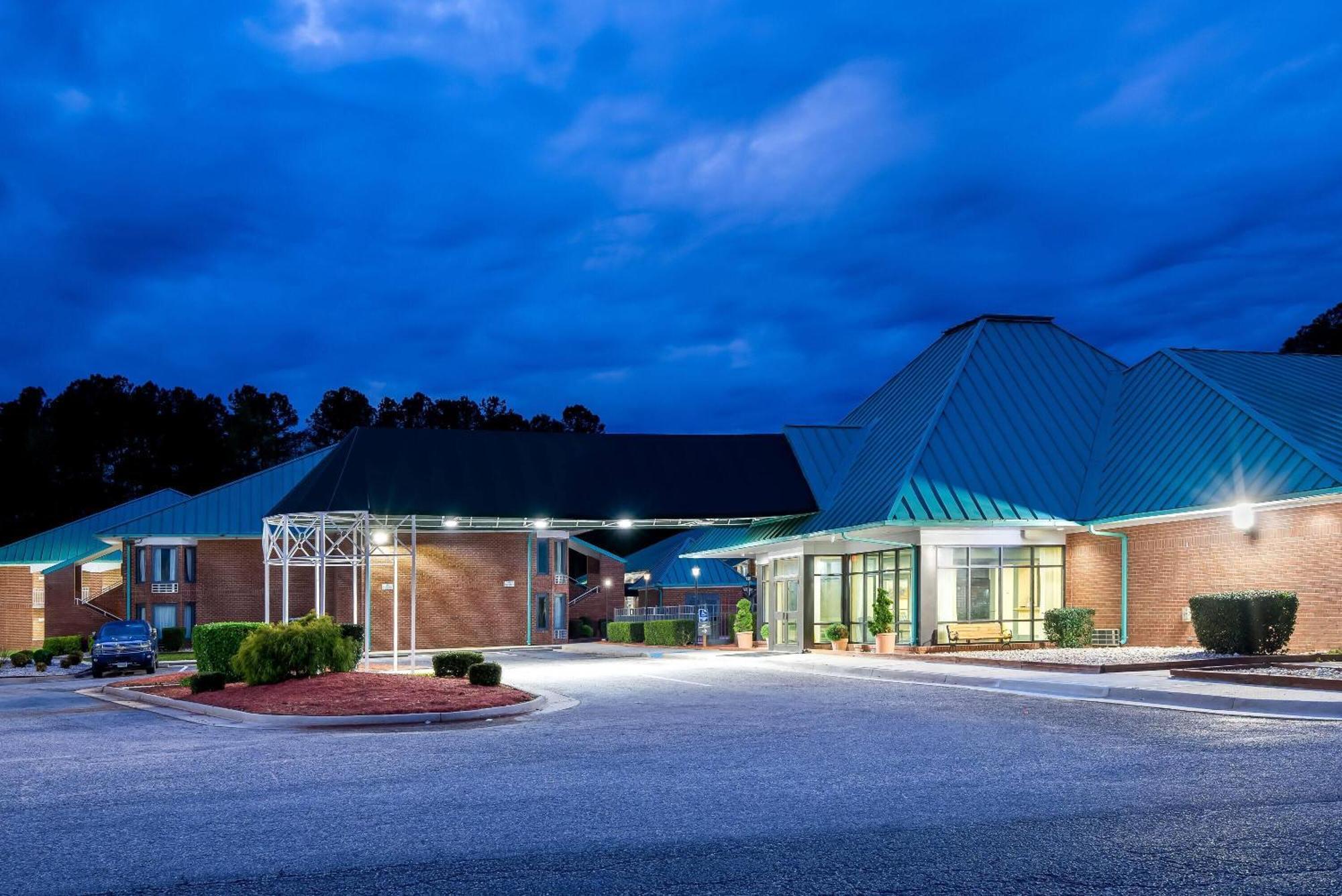 Days Inn By Wyndham Petersburg/South Fort Lee Екстер'єр фото