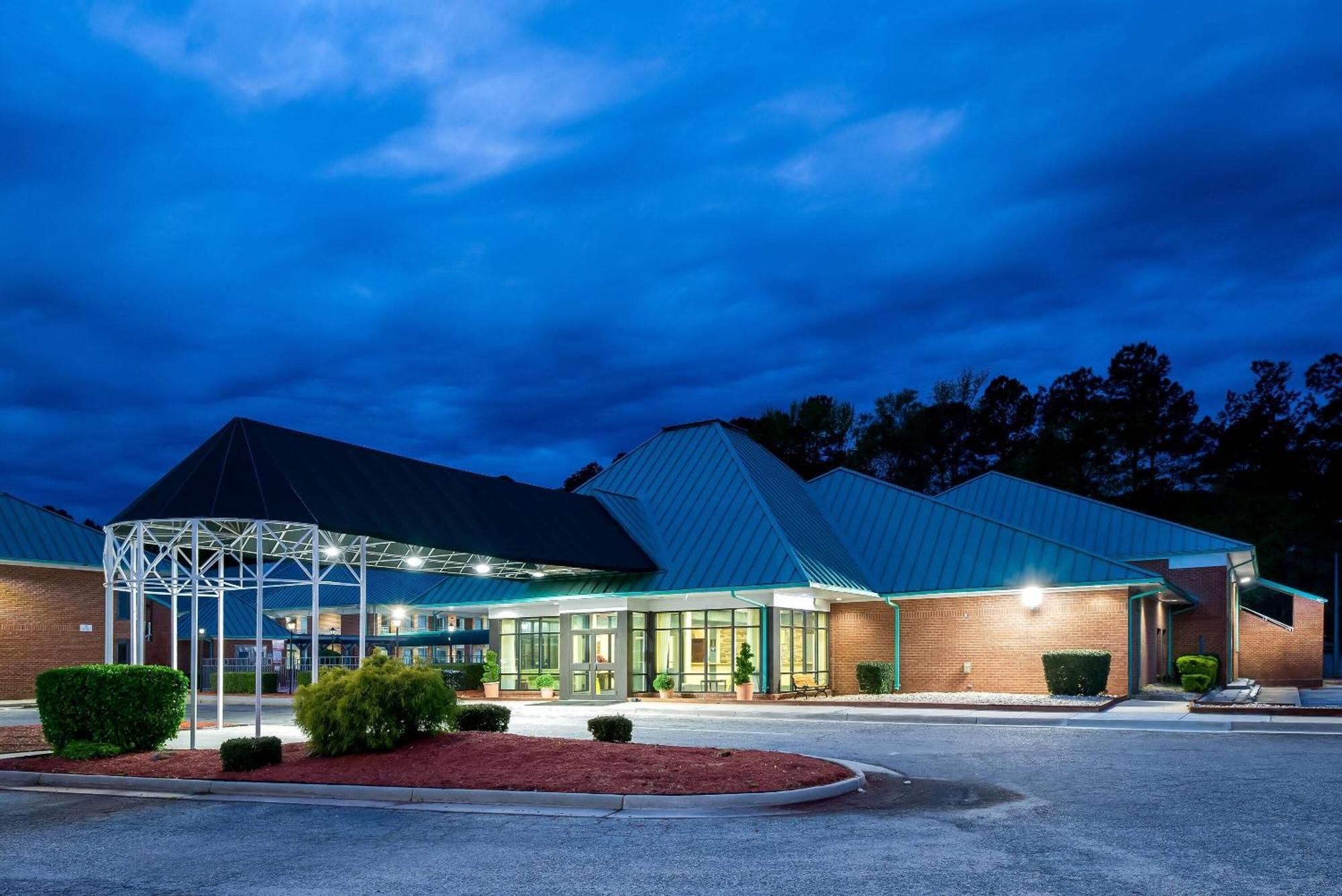 Days Inn By Wyndham Petersburg/South Fort Lee Екстер'єр фото