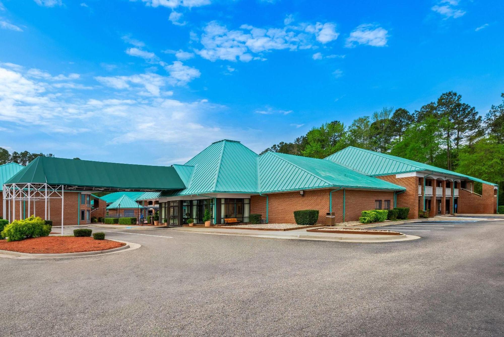 Days Inn By Wyndham Petersburg/South Fort Lee Екстер'єр фото