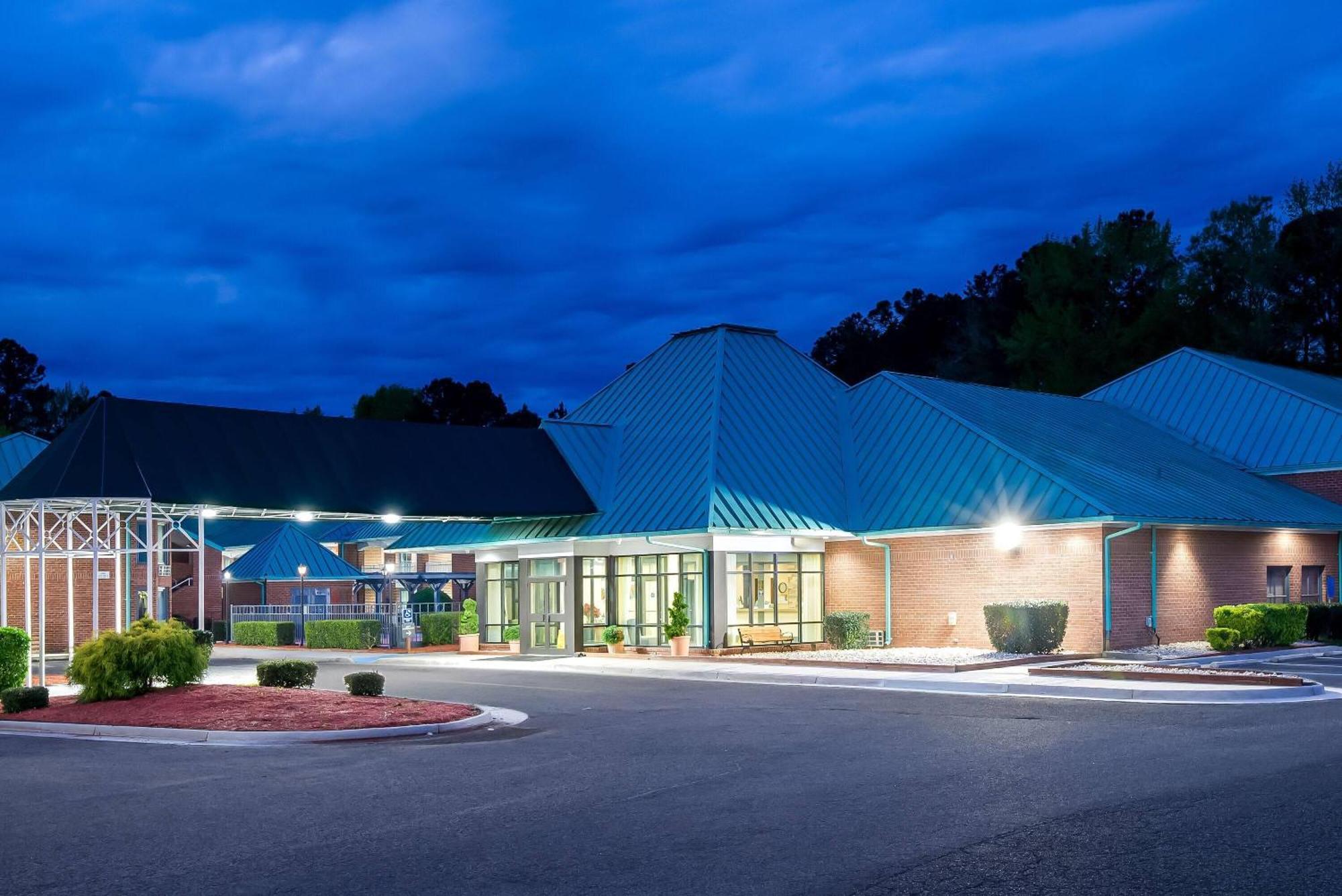 Days Inn By Wyndham Petersburg/South Fort Lee Екстер'єр фото